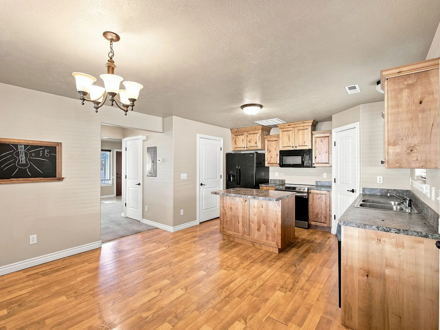 3 bed, 1458 sqft, $1,500 — Photo 4