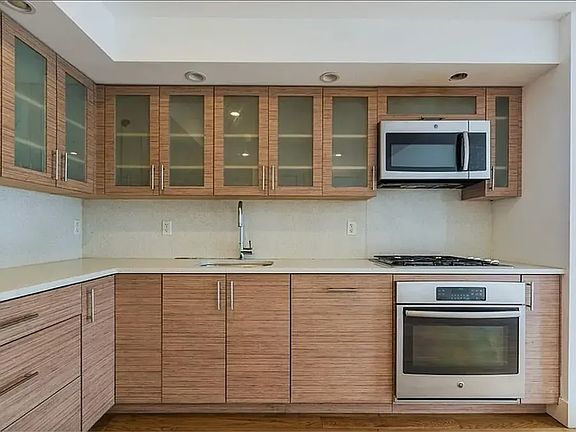 3rd image of 344 E 110th St APT 6A