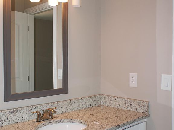 4th image of 442 Farmington Lot 442