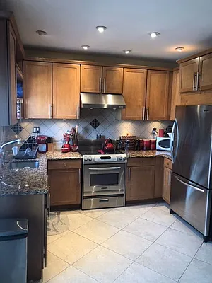 Rented by Halvatzis Realty | media 23