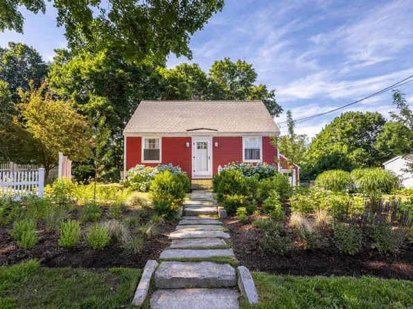 24 Farm Hill Road, Cape Elizabeth, ME 04107