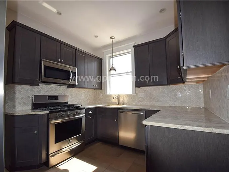3235 Gaylord Ave — Photo 5