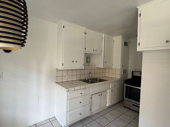 4th image of 14830 Chadron Ave #C