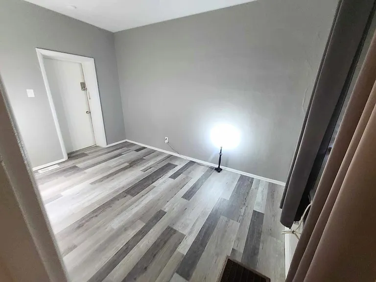 610 Clark St — Photo 11