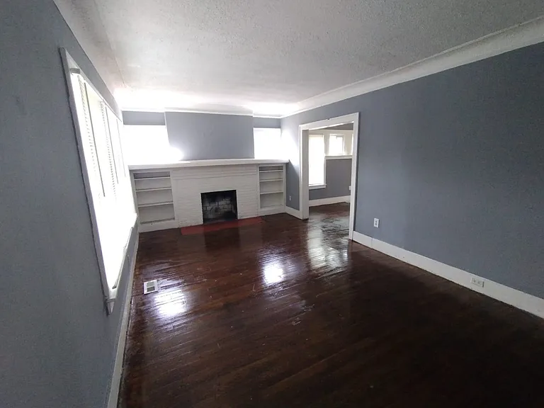 2474 Fullerton Ave — Photo 13