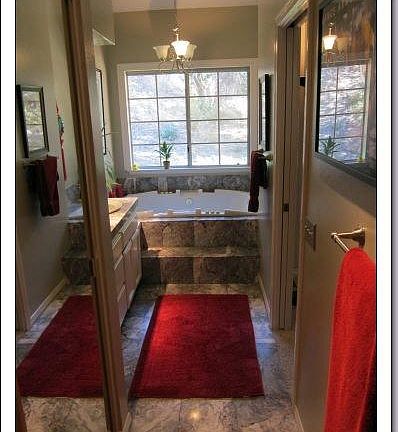 4th image of 3029 E Hillcrest Dr