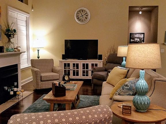 Living Room with fireplace
