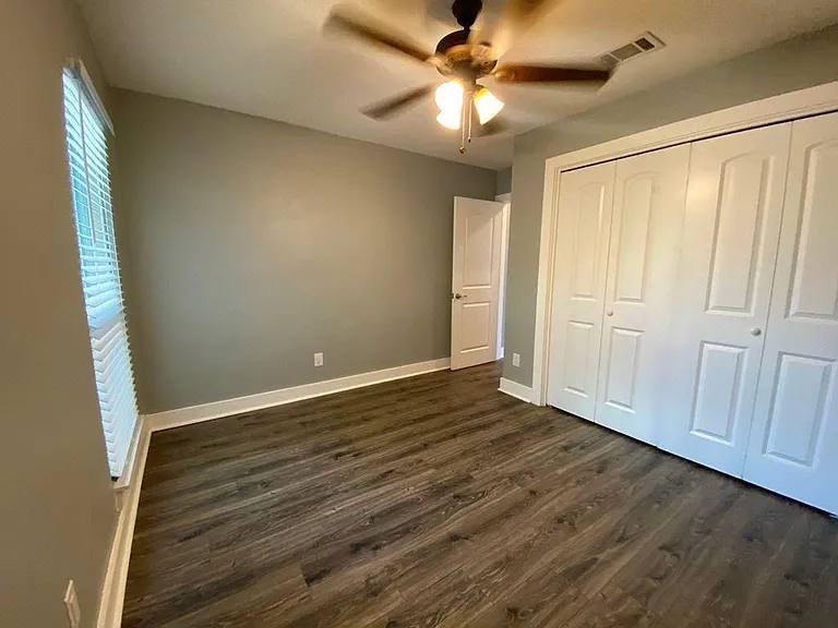 3411 Lynridge Dr #B — Photo 14