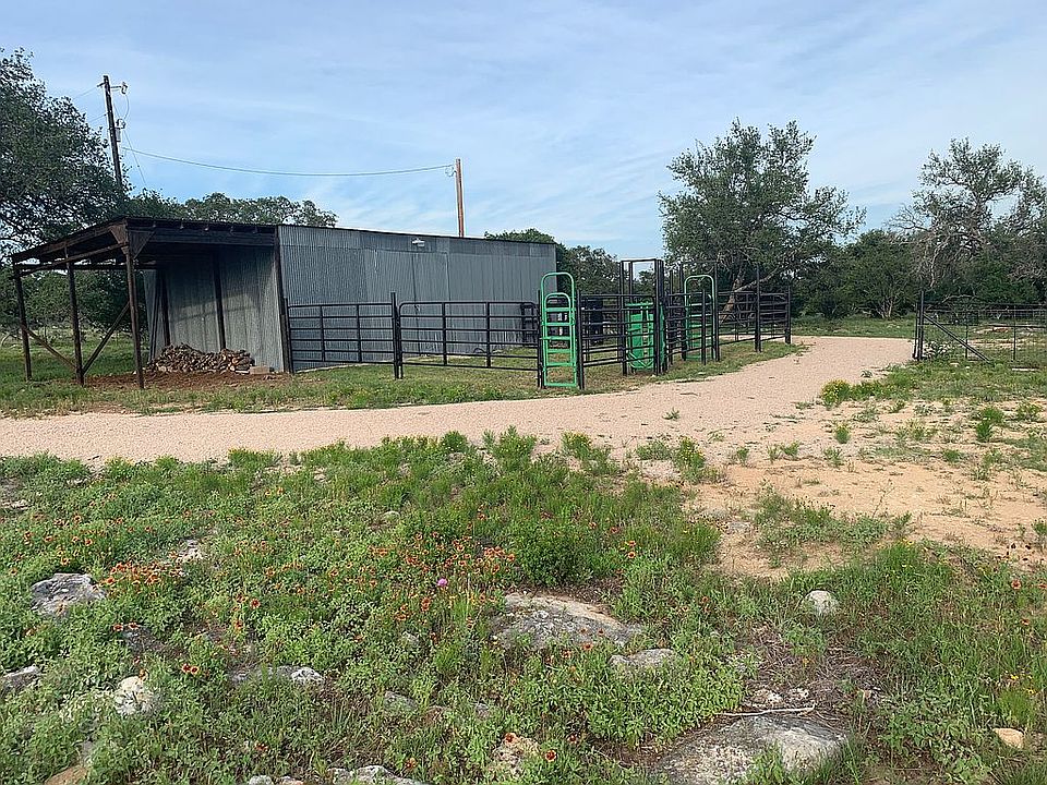 Barn Pen, Squeeze Chute