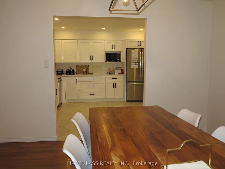 4 Meridene Cres E — Photo 9