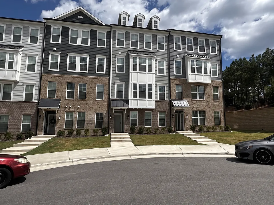 602 Market Grove Dr #100