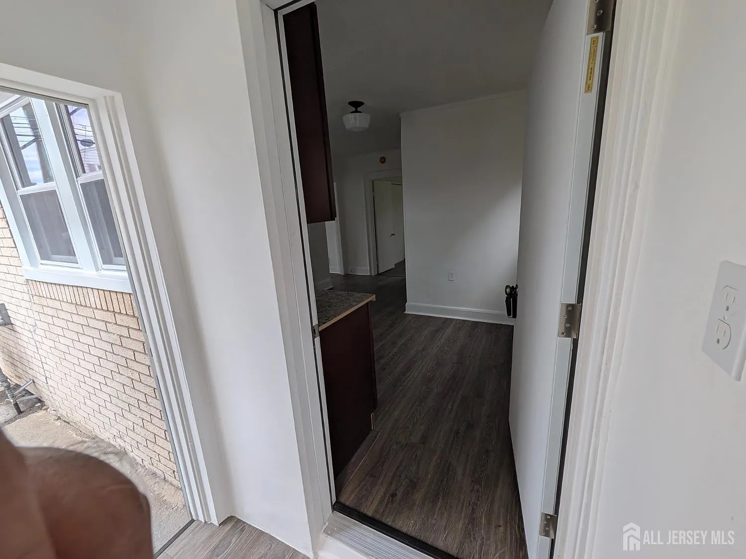 121 Kossuth St — Photo 4