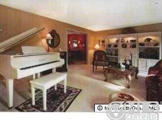 19 Philips Mill Dr, Middletown, NJ 07748