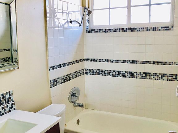 5th image of 5130 Cahuenga Blvd #2