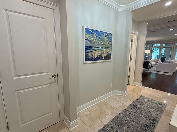 4th image of 300 Grandview Ct #323