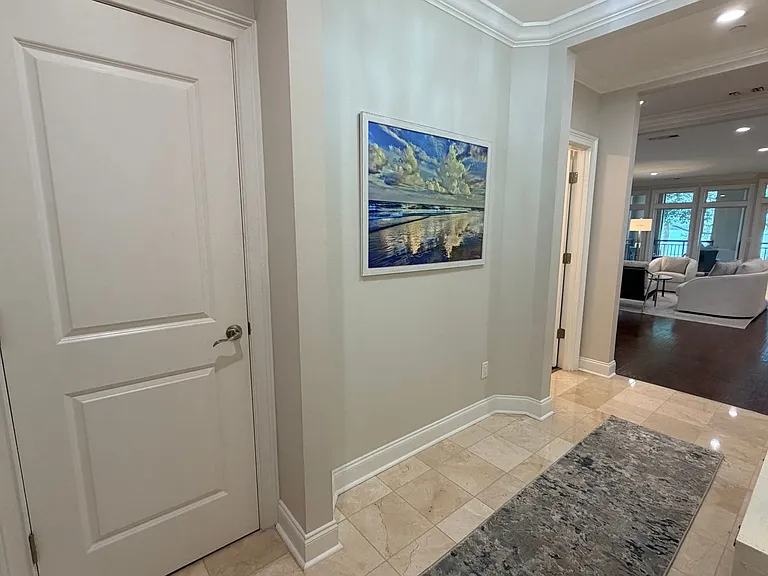 300 Grandview Ct #323 — Photo 4