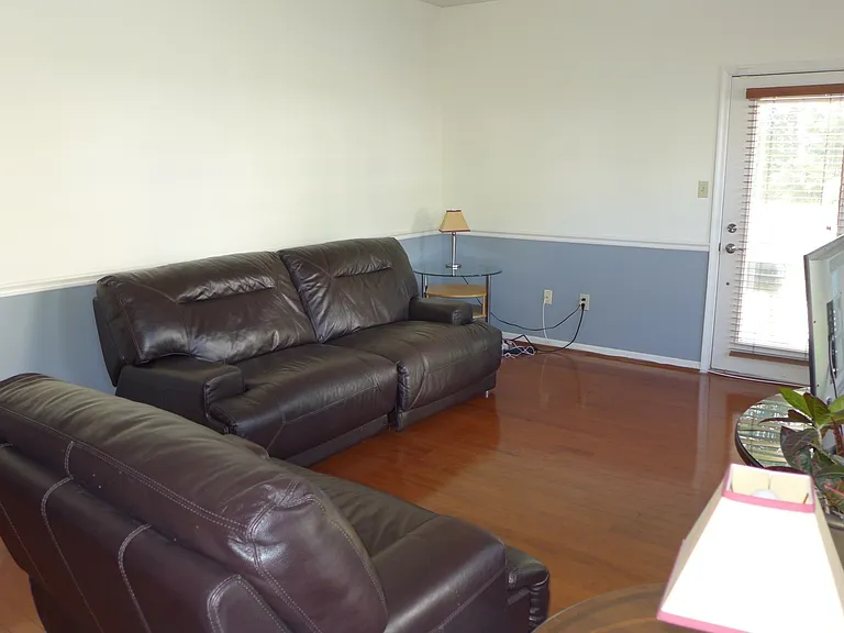 1426 Nutwood Ct — Photo 3