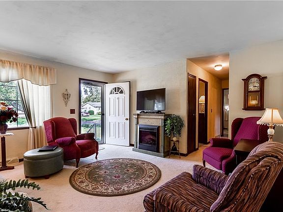 2nd image of 2328 Lincoln Dr