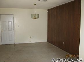 3rd image of 118 NE 47th Ter