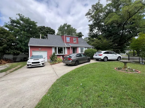 286 Washington Avenue, Brentwood, NY 11717