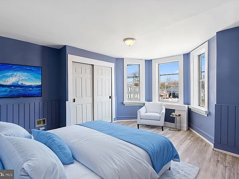 231 S Broadway — Photo 15
