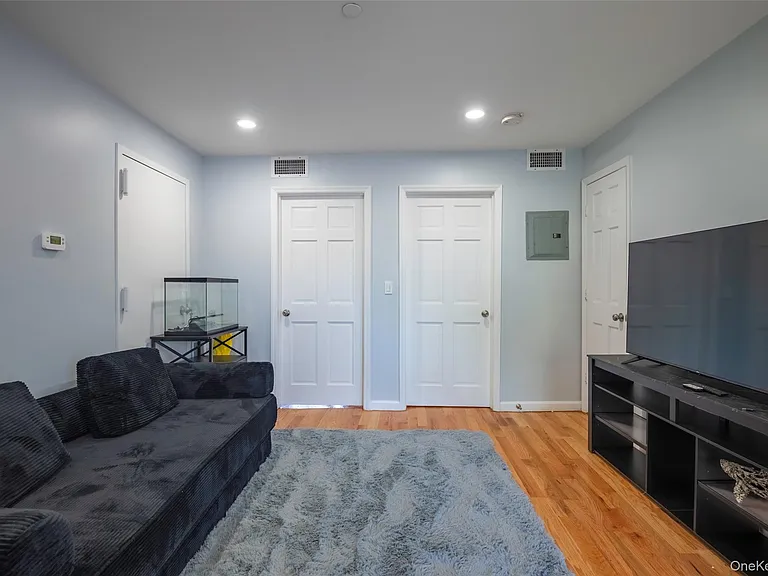 103-02 42nd Ave #4D — Photo 3
