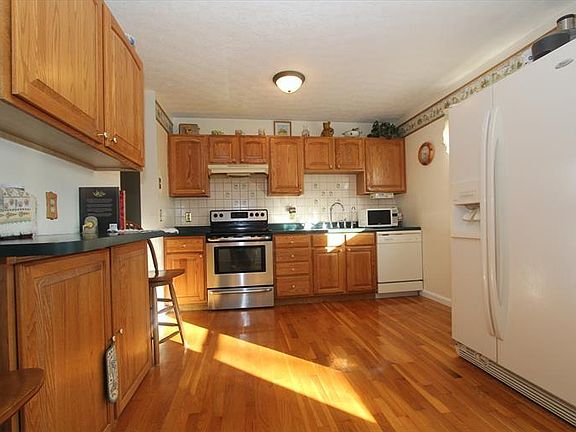 2nd image of 874 Suncreek Ct