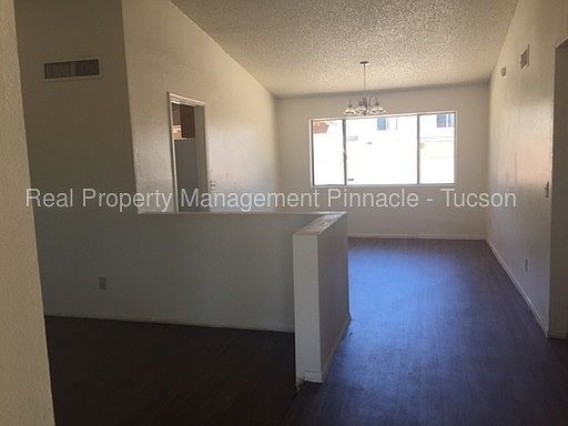 2nd image of 5521 S Pin Oak Dr