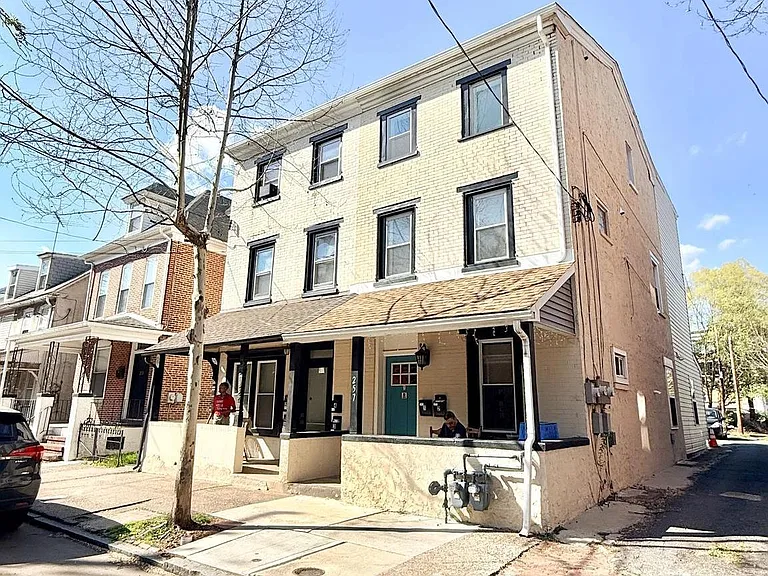 255 Beech St — Photo 1