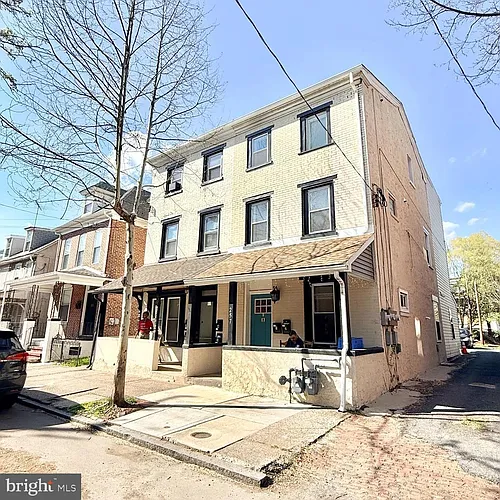 255 Beech St Photo 1