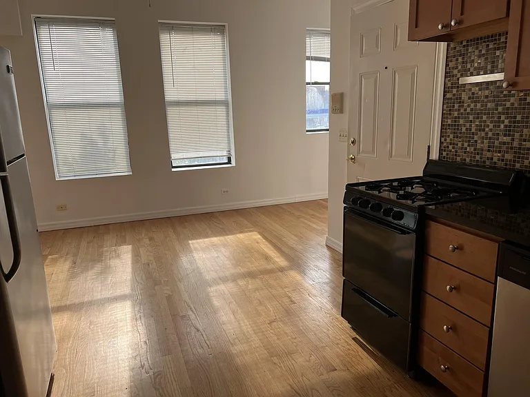 2749 N Western Ave #12 — Photo 7