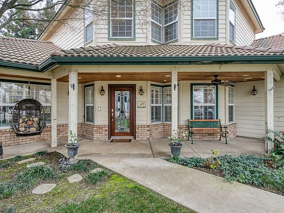 2nd image of 1015 E Chestnut Court