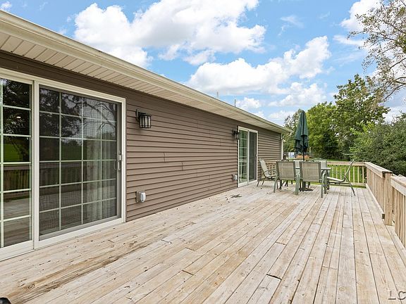 4th image of 611 Red Maple Dr
