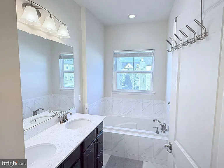 215 Quarry Point Rd — Photo 17