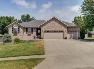 1055 Grayrock Dr, Springfield, MO 65810