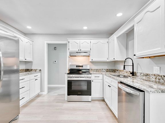 4th image of 739 E Powell St