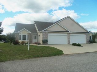 114 Ln 151a Hamilton Lk, Hamilton, IN 46742