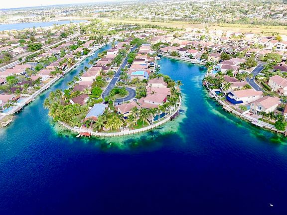 Keys Living in Kendall