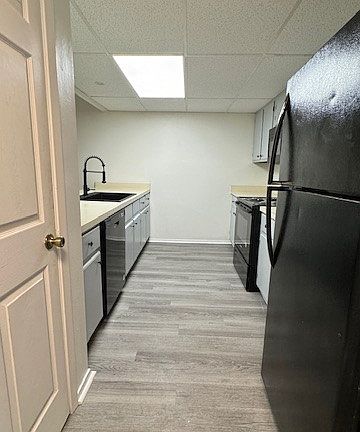 4th image of 15241 Parkwood Dr N