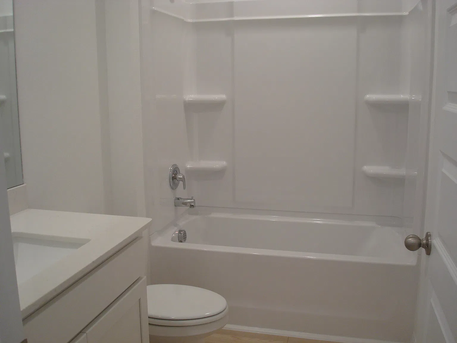 5 bed, 3.0 bath, 2077 sqft, $2,200 — Photo 3