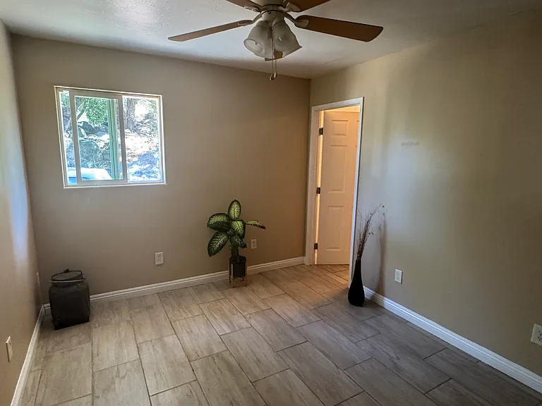 3075 N Broadway N — Photo 1