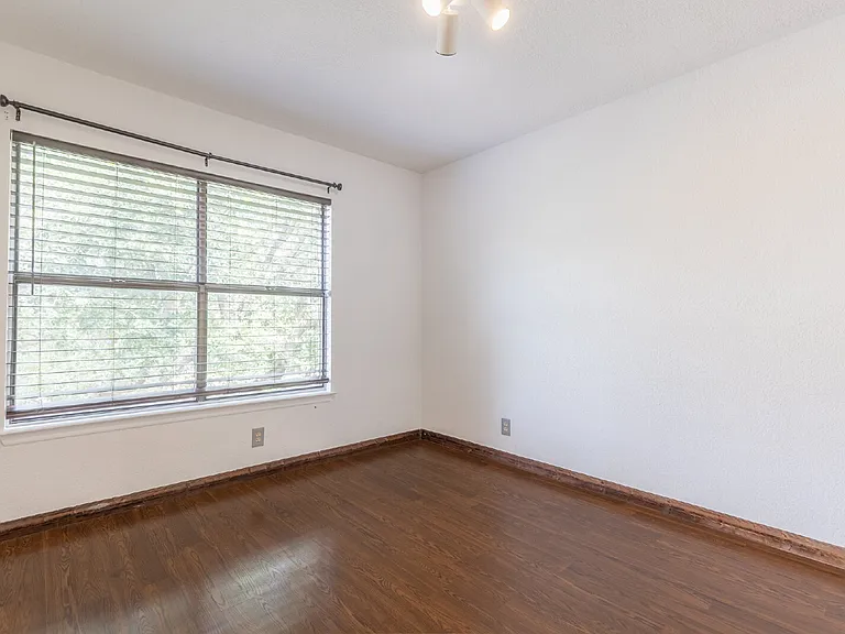 5702 Sunrise Laurel — Photo 26