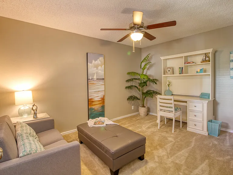 4000 HORIZON HILL APARTMENTS — Photo 2