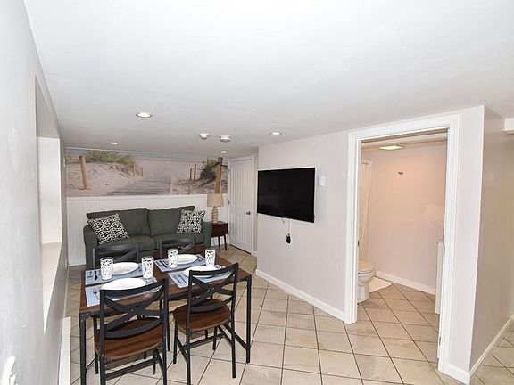 3rd image of 20 Winnapaug Rd #B7