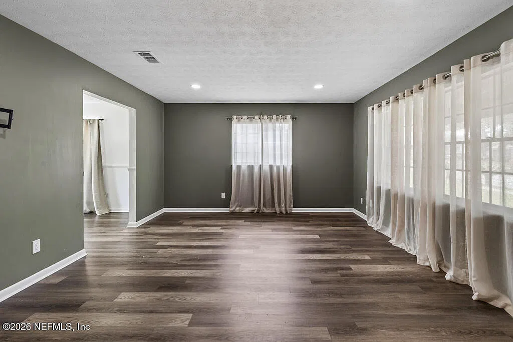 4 bed, 3.0 bath, 1868 sqft, $2,300 — Photo 4