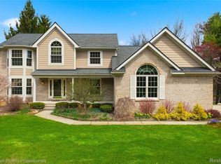 3710 Stoneridge Ct, Commerce Township, MI 48382