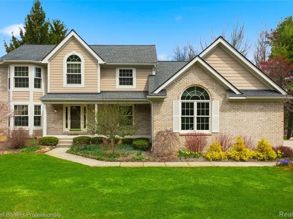 3710 Stoneridge Ct, Commerce Township, MI 48382