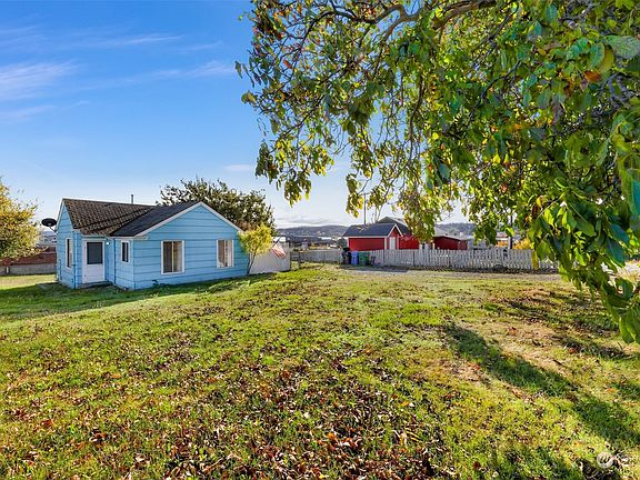 2nd image of 635 SE Fidalgo Avenue