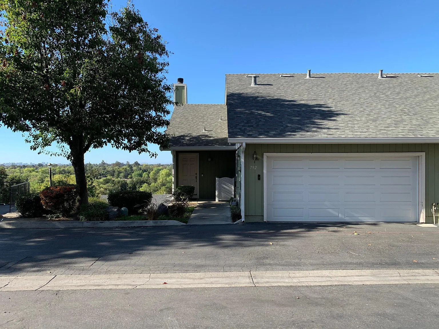 792 Golden Creek Ter — Photo 3
