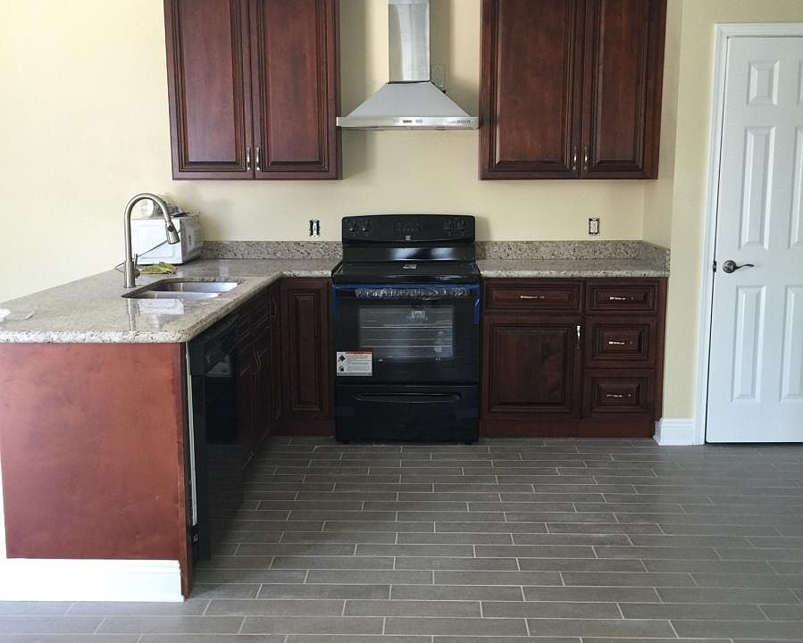 2nd image of 1130 Stephens St #B